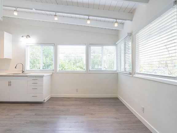 4th image of 4209 Radford Ave APT 4