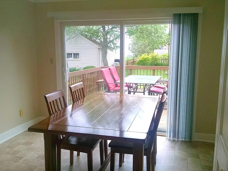 28 Triangle Ave — Photo 4