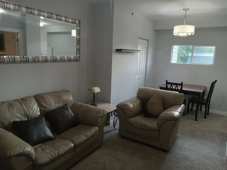 10788 Glenhurst Dr #B — Photo 3