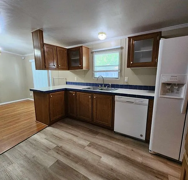 922 Ashwood St — Photo 21