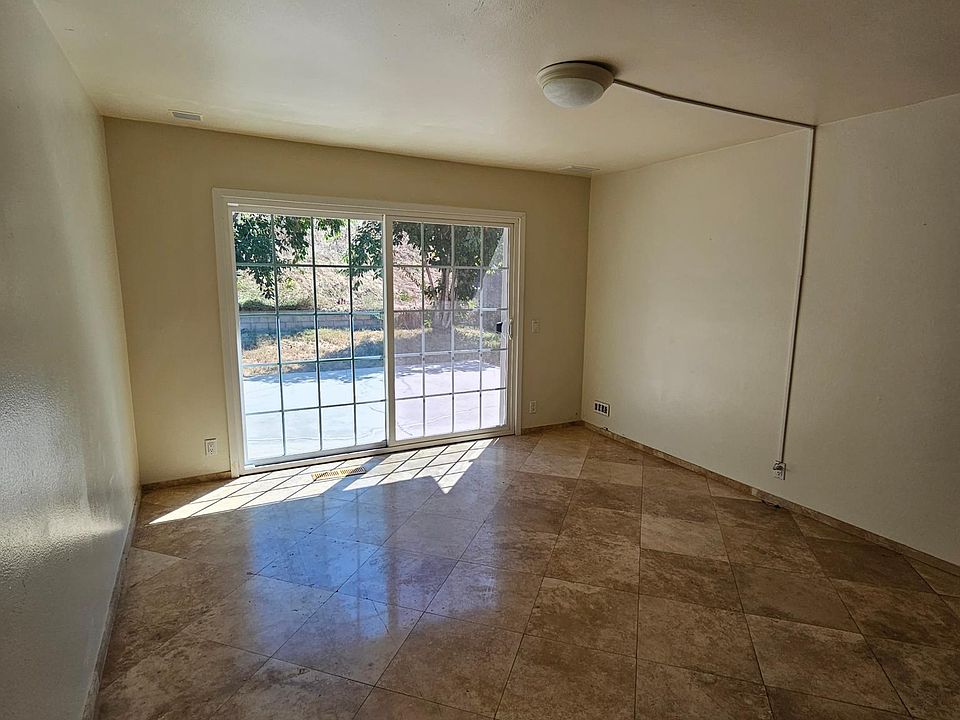 1st image of 3018 Oakwood Ln