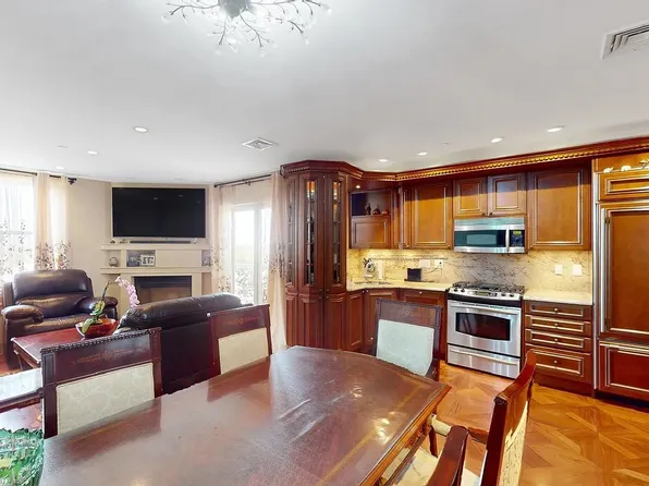 2421 Ocean Avenue image 4 of 16