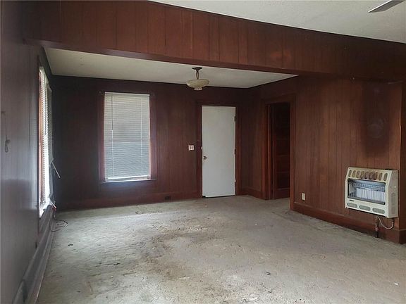 5th image of 801 S Oak St