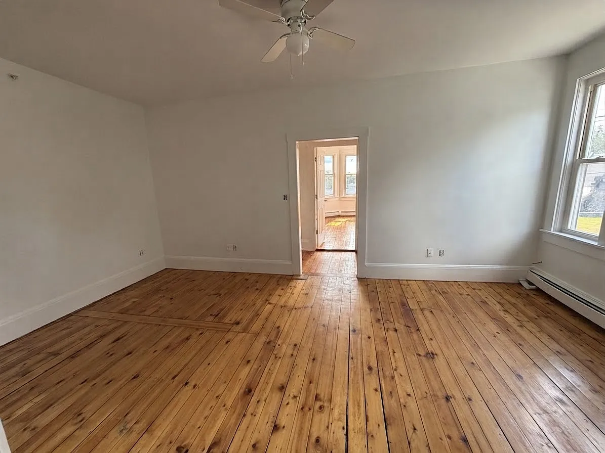 4 bed, 1800 sqft, $2,500 — Photo 3