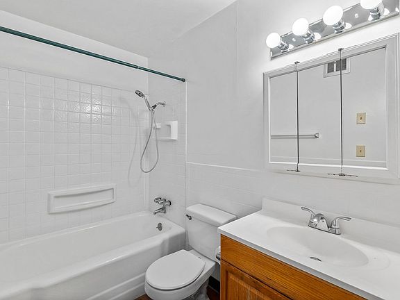 3rd image of 507 10th Ave SE #5