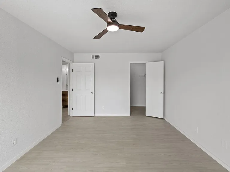 301 E Croslin St #103 — Photo 16