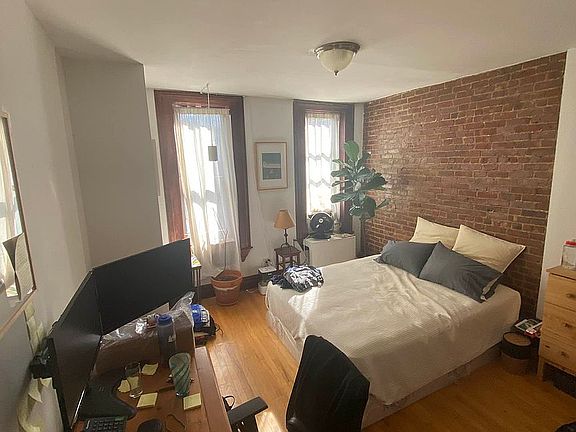 4th image of 324 E 94th St APT 5R