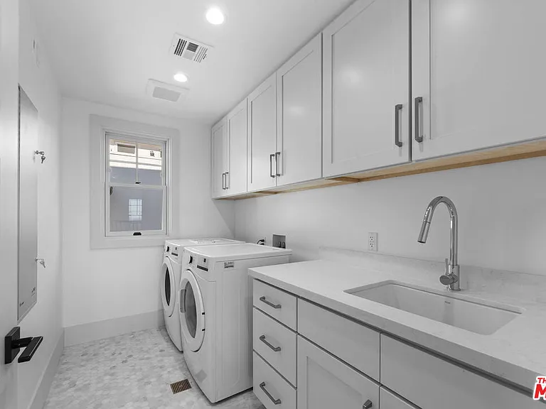 566 Ida St — Photo 43