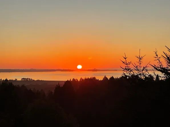 799 Crestwood Dr, Arcata, CA 95521