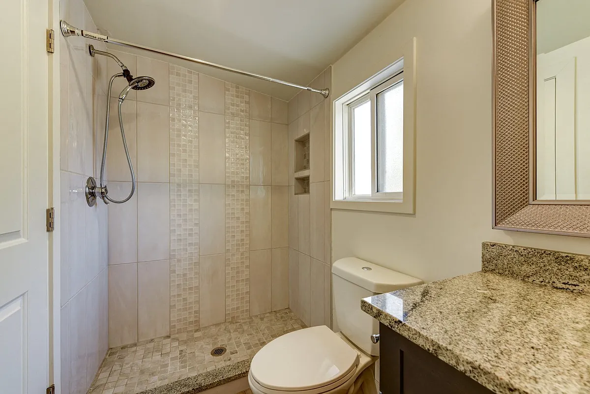 Bathroom 2015.5 S High - 2015 S High St