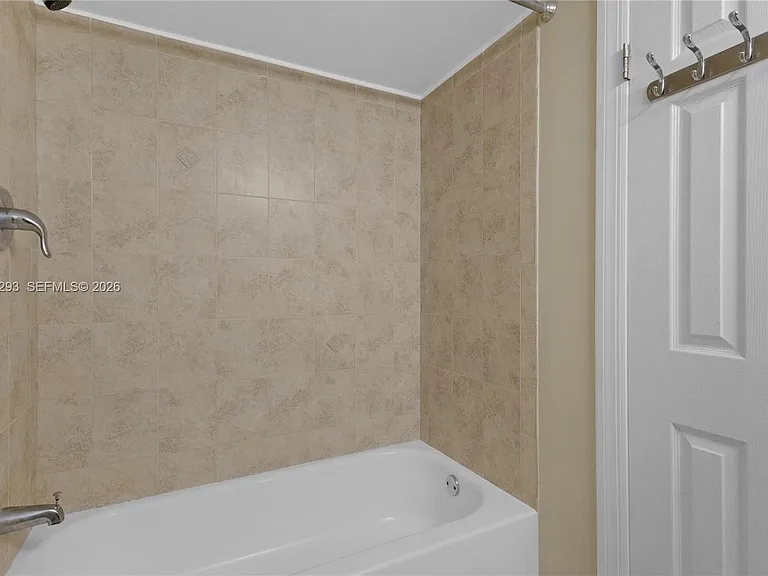 200 Leslie Dr #902 — Photo 26