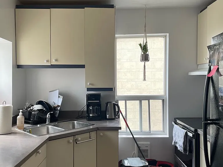 96 Springhurst Ave #2 — Photo 6