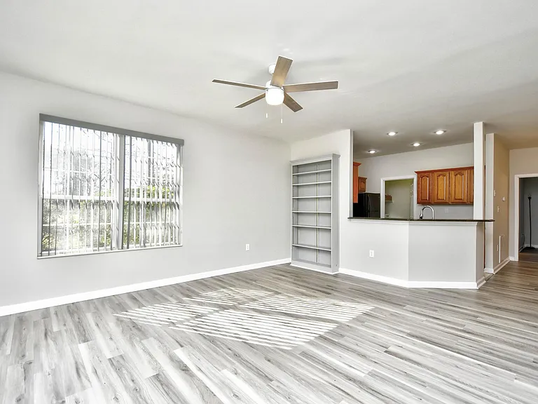 502 Pipers Ln — Photo 4