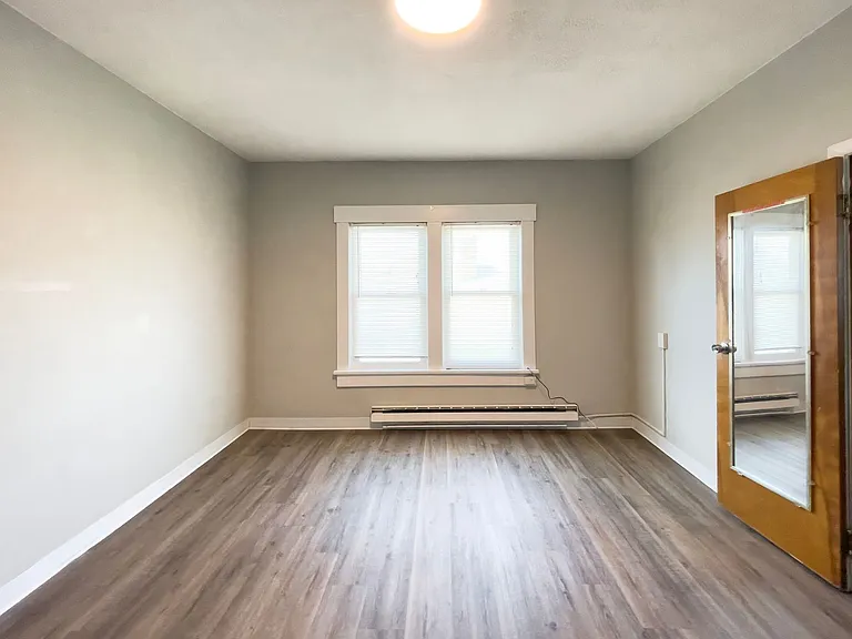 1924 W Jackson St #5 — Photo 3