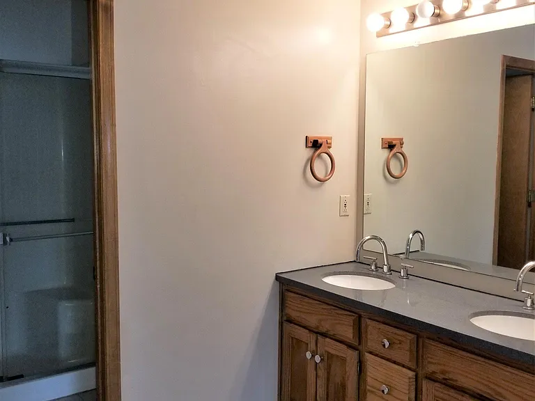 1901 Cherokee Dr — Photo 19