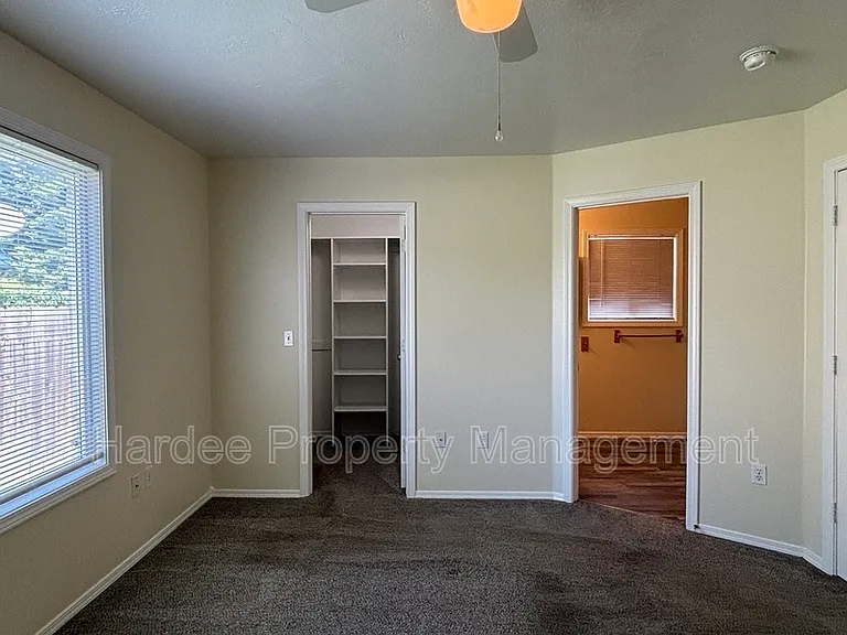 10764 W Goldenrod Ave — Photo 15