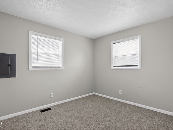 5th image of 4619 N Richardt Ave