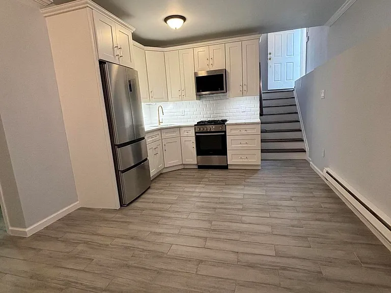 66 Archwood Ave — Photo 3