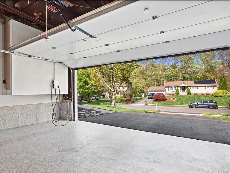 120 Braeside Dr — Photo 27