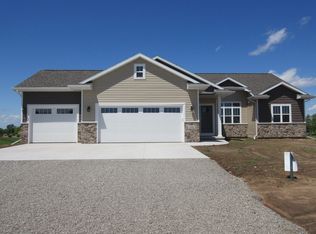 5166 Notre Dame Dr, Omro, WI 54963
