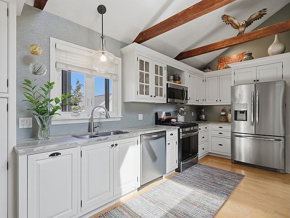 4th image of 10 Spruce St #B