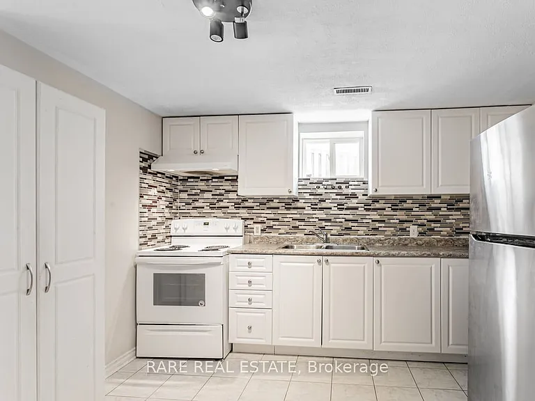 22 Bamford Cres — Photo 9