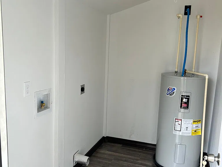 565 California Rd — Photo 10