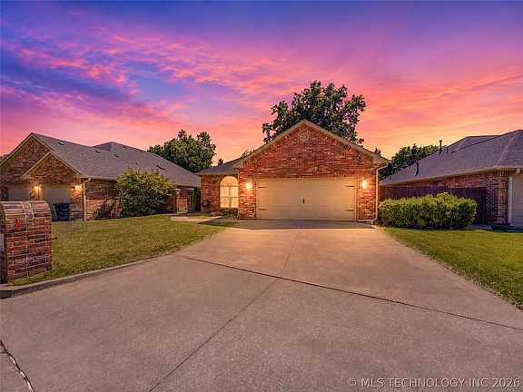 3rd image of 1262 Augusta Ct