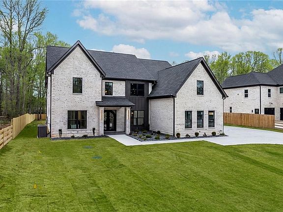 3rd image of 2865 Old Fountain Rd