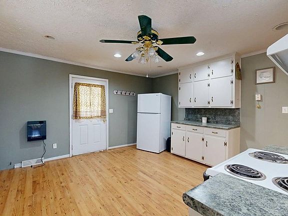 4th image of 153 James Rd