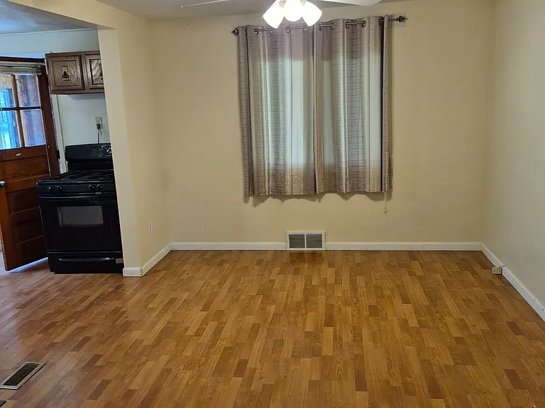 412 Ford St — Photo 5
