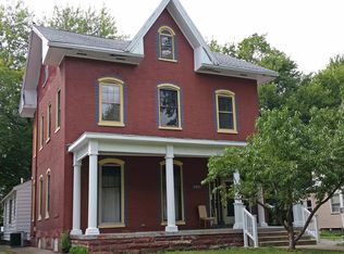 909 N 6th St APT B, Springfield, IL 62702