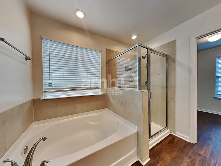 1360 Hermitage Ln — Photo 11