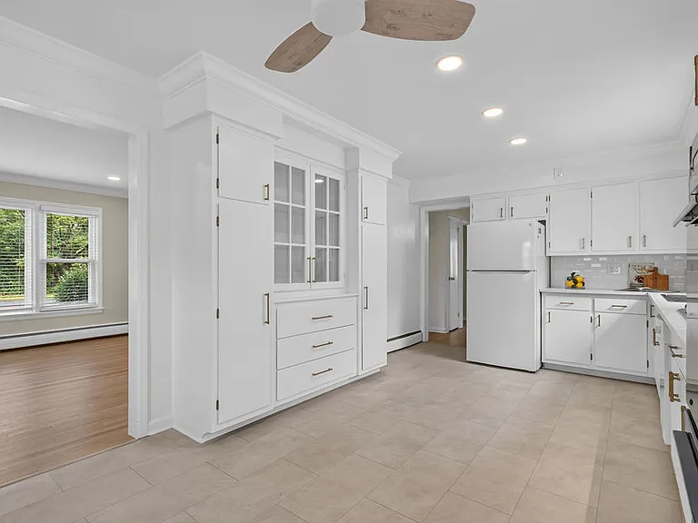 663 Mountain Ave — Photo 7