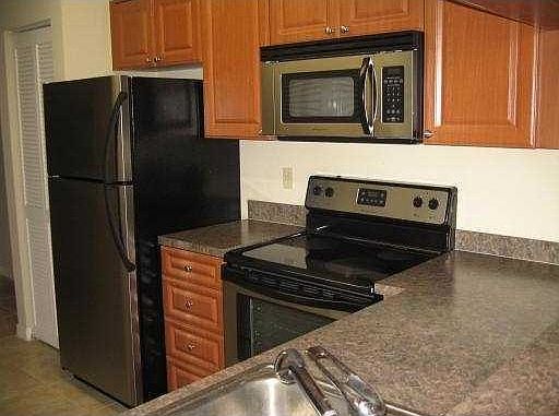 4th image of 2202 Glenmoor Dr