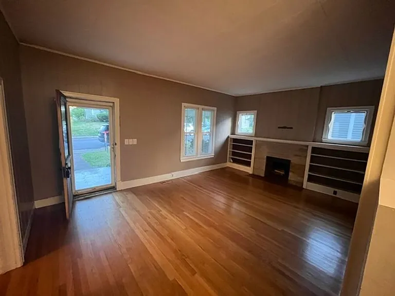 104 S Walnut St — Photo 7