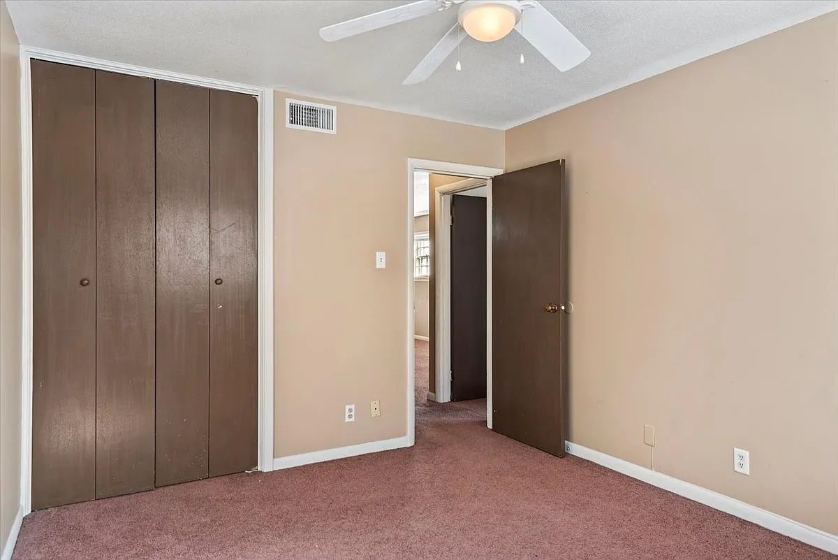 Brick Haven - 117 - Unit 8 — Photo 3