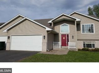 932 Oakcrest Ln, Sauk Rapids, MN 56379