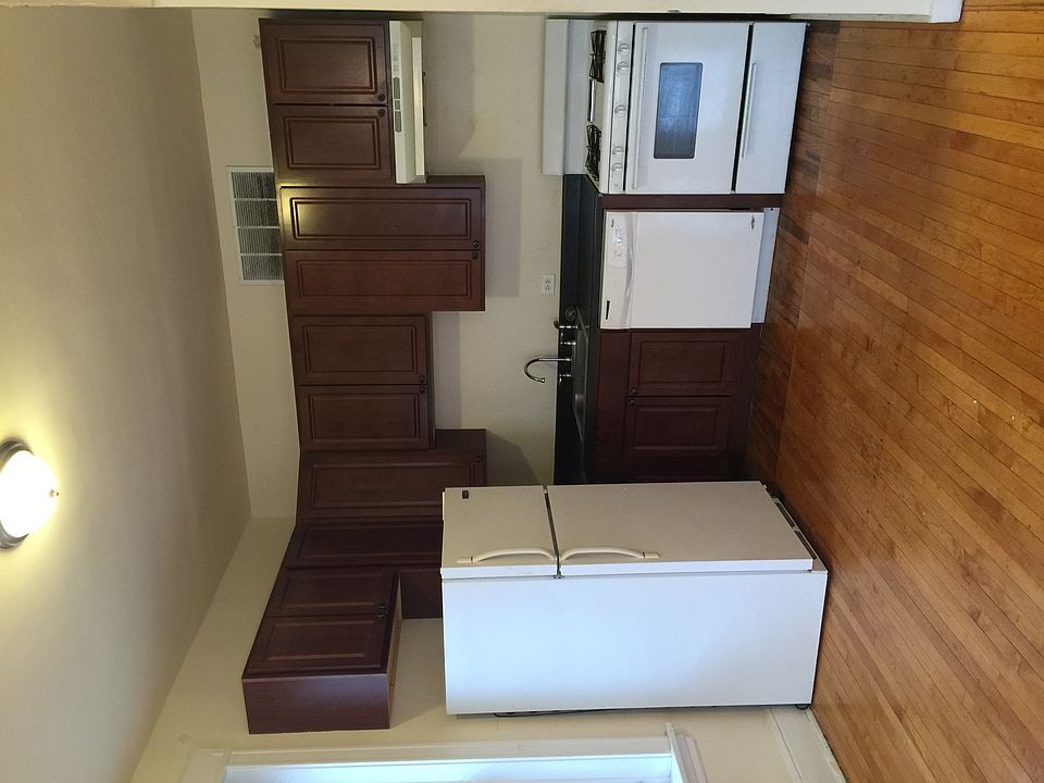 1st image of 1533 W Diversey Pkwy APT 3
