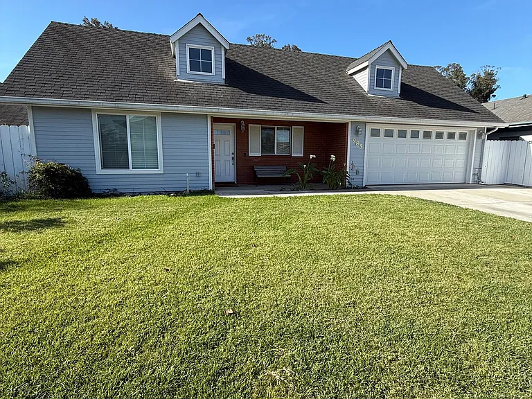 985 Magnolia Dr — Photo 2