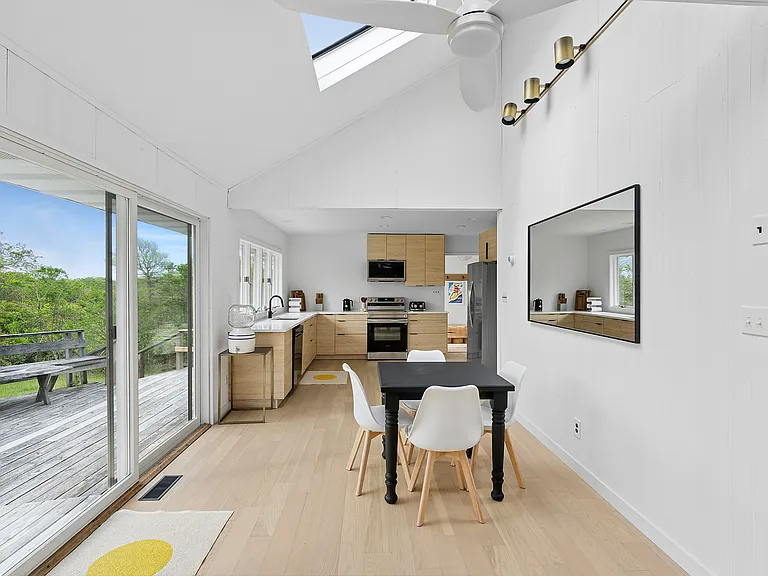 34 Seaside Ave — Photo 2