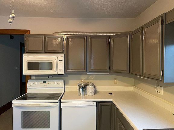 4th image of 309 N Lake St