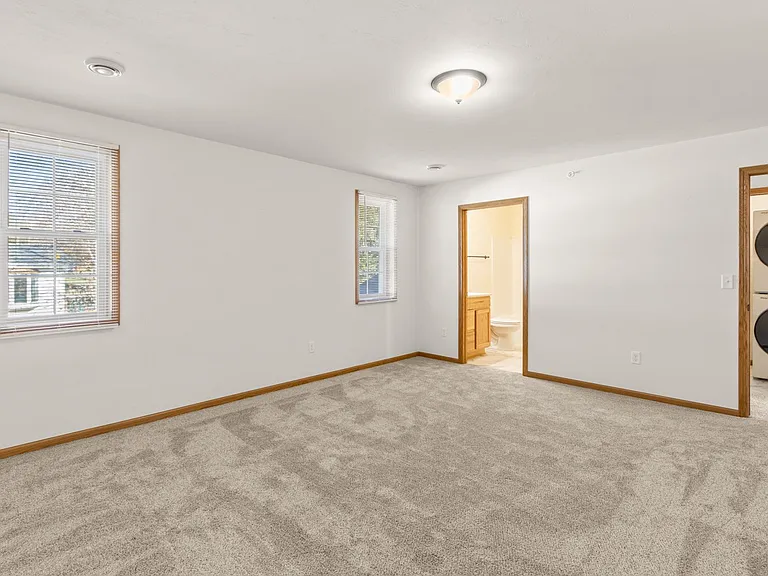 324 Woodcrest Ln — Photo 11