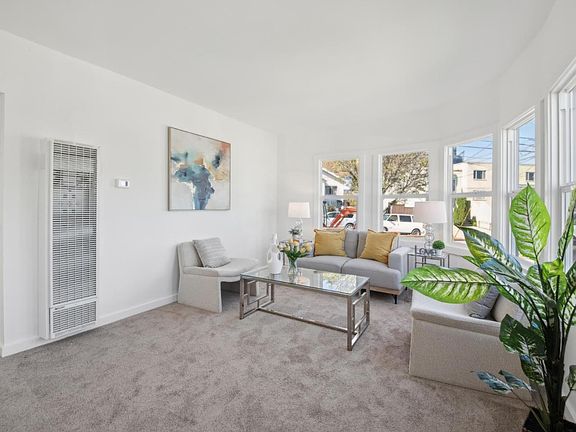 4th image of 155 Gardiner Ave