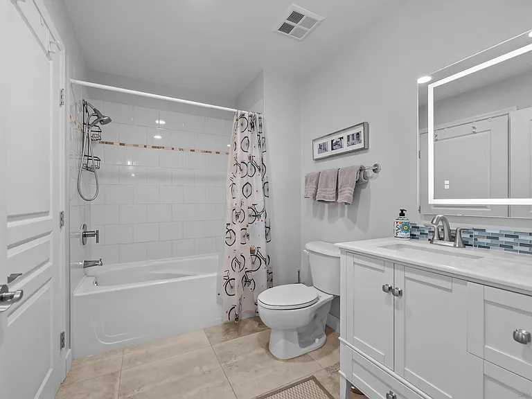 300 W Beech St #204 — Photo 13