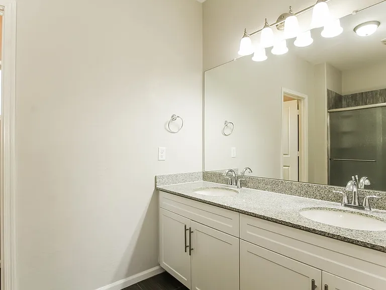 1807 W Minton St — Photo 11