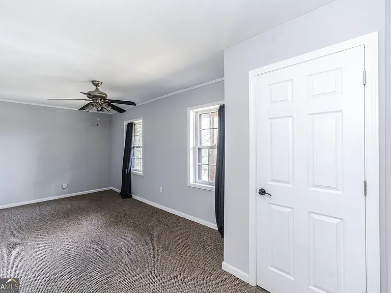 302 E Valley Rd NE — Photo 10