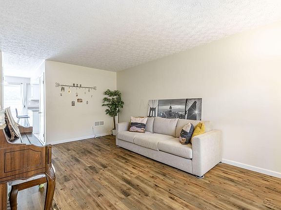 4th image of 4646 Orwell Dr