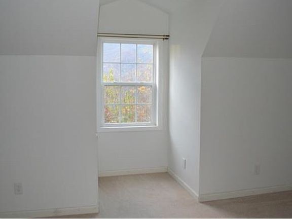 5th image of 240 Winesap Ln