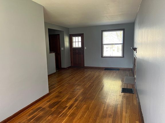 3rd image of 2698 East Ave